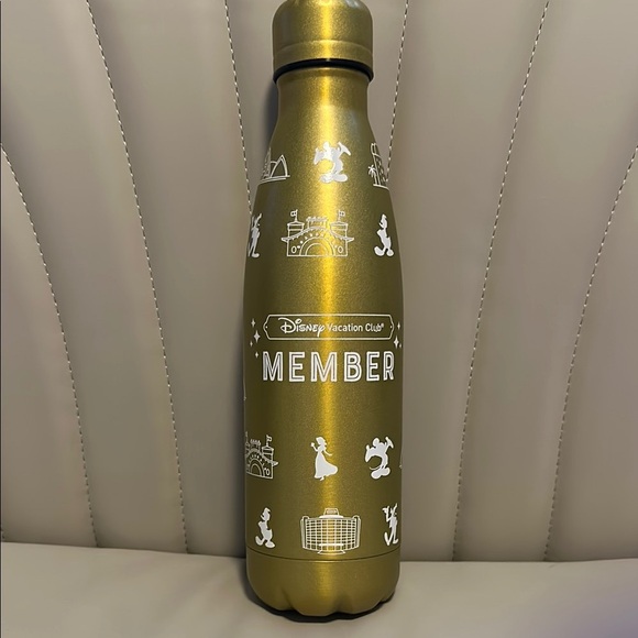 Disney Other - Disney Vacation Club Gold Water Bottle